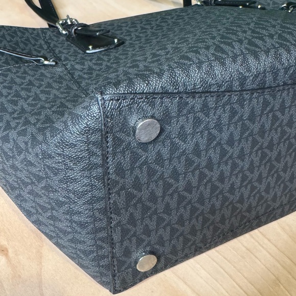 Michael Kors Voyager East West EW Logo Signature Tote Dark Silver Bag Handbag - Picture 6 of 12